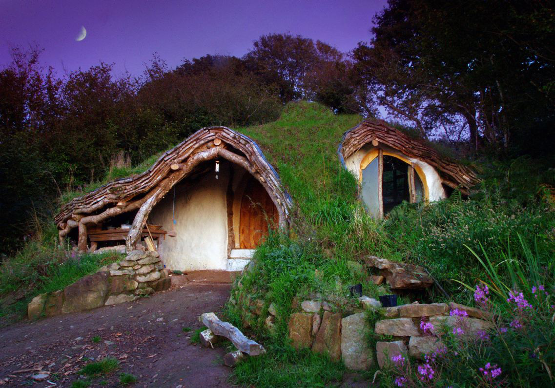 Hobbit house by Simon Dale, England