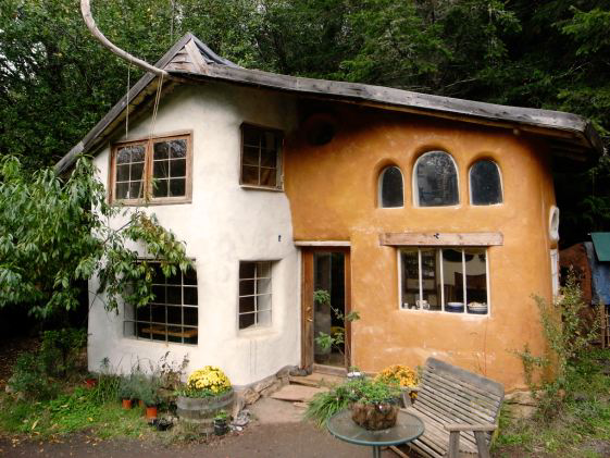 First cob house in Slovenia